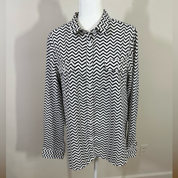 American Eagle Outfitters sz XL top, blouse, shirt in blk/white zigzag design - Picture 1 of 14